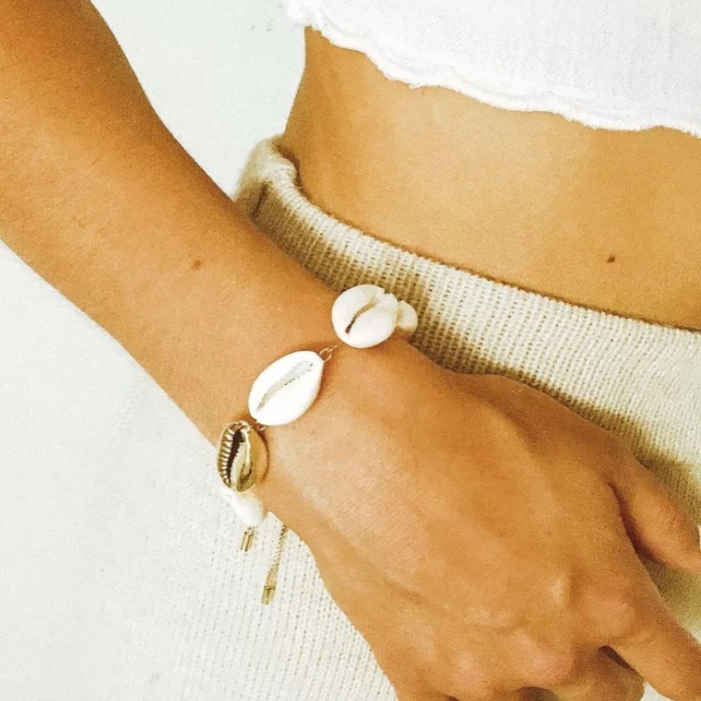 Logan Tay Shell Yeah Puka Shell Bracelet Gold
